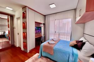 LiNDO Studio, com garagem e Ar Condicionado