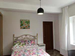 Chalet de dos plantas independientes con aparcamiento y jardin privado