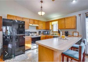 Golf Course Views w Fireplace & Resort Amenities