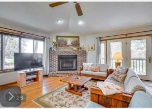 Golf Course Views w Fireplace & Resort Amenities