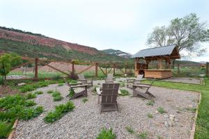 27405 Highway 550