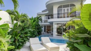 Luxe 3BR - 1 Min from Beach - Central Canggu