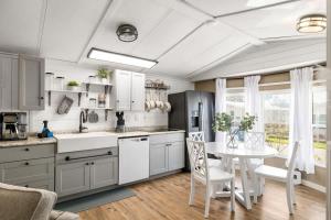 3 Bedroom, Comfy Home Dade City, Gated Community