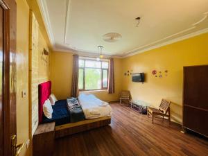 White villa Manali nr mall road