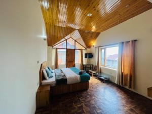 White villa Manali nr mall road