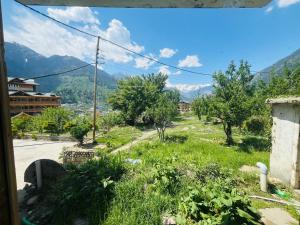 White villa Manali nr mall road