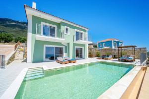 Villa Prasino by Villa Plus