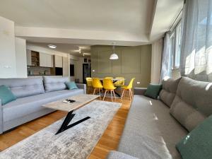 LUSH Central Penthouses - Eluxory Apts