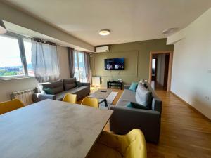LUSH Central Penthouses - Eluxory Apts