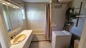 Appartements Saint Georges de Didonne - VUE MER pour ce STUDIO COSY en rez-de-chaussee : photos des chambres