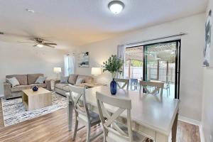 Brooksville Retreat! 3 Bed, 2 Bath!