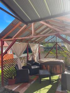 Caza azul salto del laja