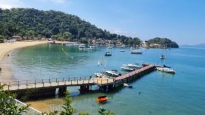 Apt quarto e sala Angra Inn