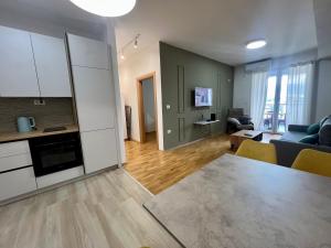 LUSH Central Penthouses - Eluxory Apts