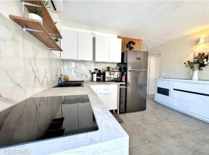 Villas VILLA ENTIERE PORT et PLAGE BANDOL : Villa - Vue sur Jardin