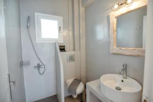 Blue Sapphire Perissa Hotel