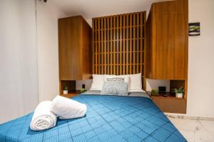 Stylish Studio w Rooftop Pool Walk to Beach 5th