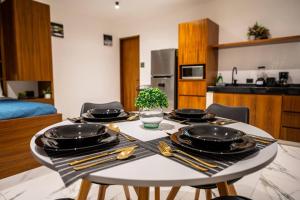 Stylish Studio w Rooftop Pool Walk to Beach 5th