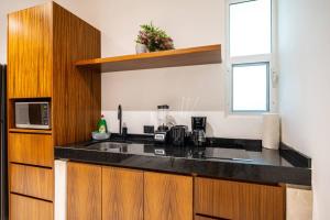 Stylish Studio w Rooftop Pool Walk to Beach 5th