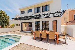 Lux 3bd Casa Anuiti, on golf, near beach, pool