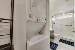 New! Stylish City Getaway Near Deep Ellum and Downtown