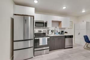 New! Stylish City Getaway Near Deep Ellum and Downtown