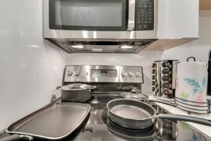 New! Stylish City Getaway Near Deep Ellum and Downtown