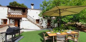 Las Calas A by Villas Rivero