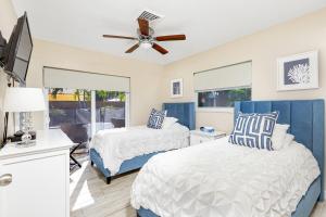 Beautiful Villa 4 BD 3 BA with Heated Private Pool, Close to Beach