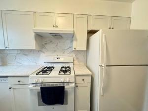 Huge Place Minutes from NYC Parking Available