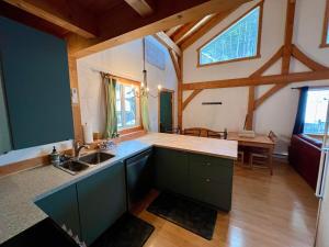 Alpenrose 4, Hottub, Mountains View, AC, sleep 5