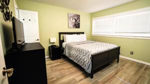 Tampa Clearwater BBQ, Pool, Spa, Canal