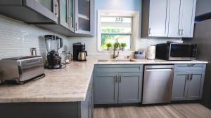 Tampa Clearwater BBQ, Pool, Spa, Canal