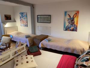 B&B / Chambres d'hotes Chambre d'Hotes les 3 Cochons d'Olt : photos des chambres
