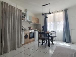 Beau studio rénové en centre-ville de Sète