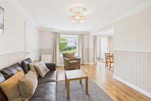 Host & Stay - The Fairways