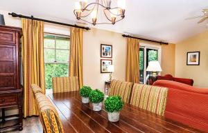 3 King beds and Balcony with preserve view 6309-3