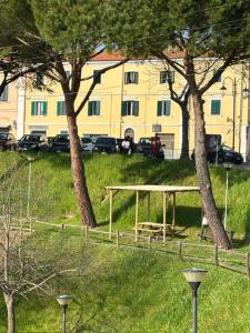 Bilocale con giardino a Pomaia img11