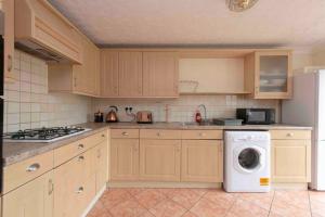 Lovely 5 bed house 8 beds