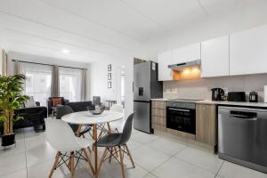 Lovely 2 bedroom, bathroom