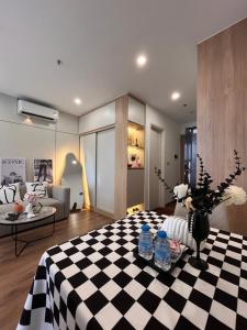 SKYLAKE RETREAT APARTMENT - Free Outside Pool & Private Fitness, Imperia 2 Vinhomes Smart Hanoi - Mochie Homestay