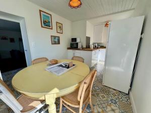 Appartements Maison pleine de charme entre terre et mer : photos des chambres