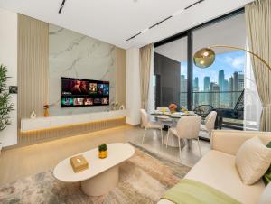 Chic 1BR Burj Khalifa Views Private Jacuzzi