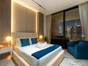 Chic 1BR Burj Khalifa Views Private Jacuzzi