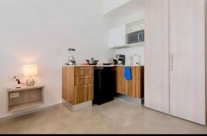 Beautiful equipped studio in great location!