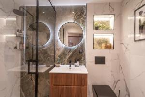 Amber Corner I Brand New Flat Top Location