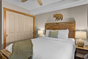 Creekside Condo Steps from Main Street Mountain Views Fireplace