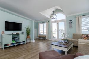 Seaside Seagull by Bryant Real Estate