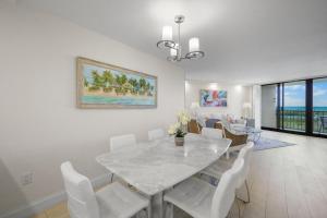 Attractive beachfront condo with pool, tennis and gym