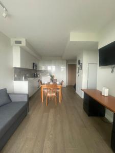 Chic 1BR High-rise Gem in the Heart of Vancouver